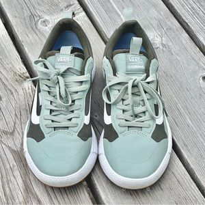 Vans Ultrarange Exo Green Milieu Skate Casual Shoe Sneaker, Men’s 9.5 Women’s 11